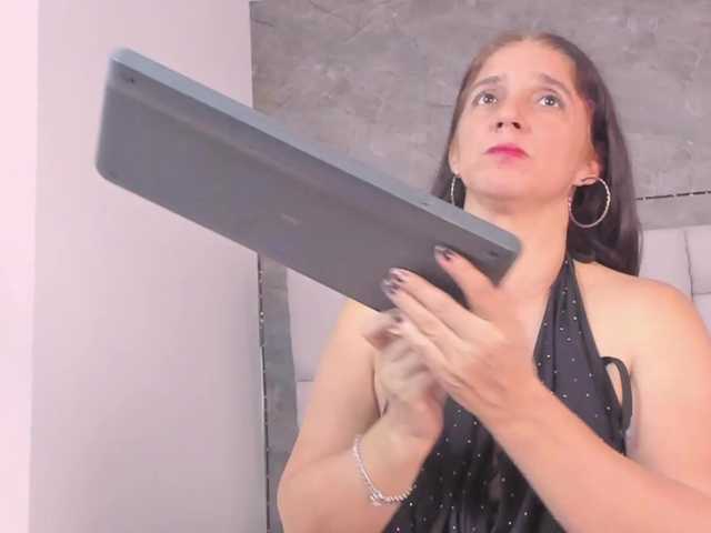 lilyrosee1 live cam on BongaCams