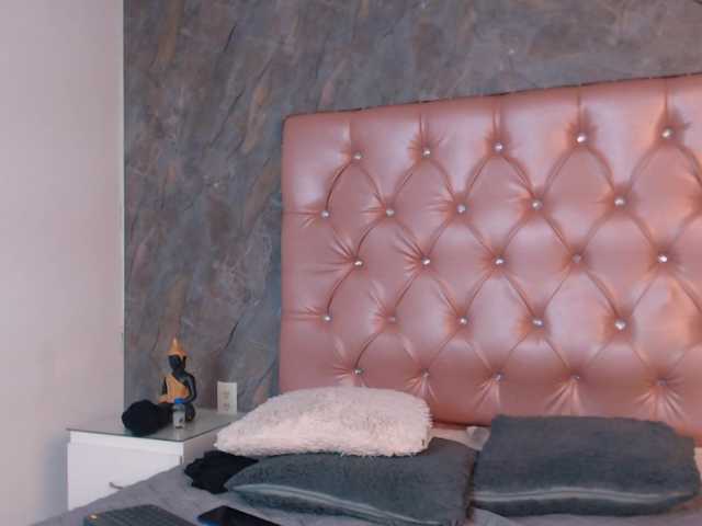 lilyrosee1 live cam on BongaCams