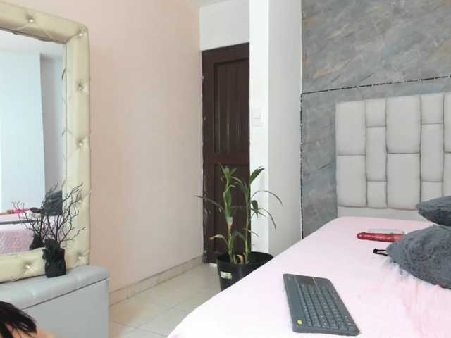 lilyrosee1 live cam on BongaCams