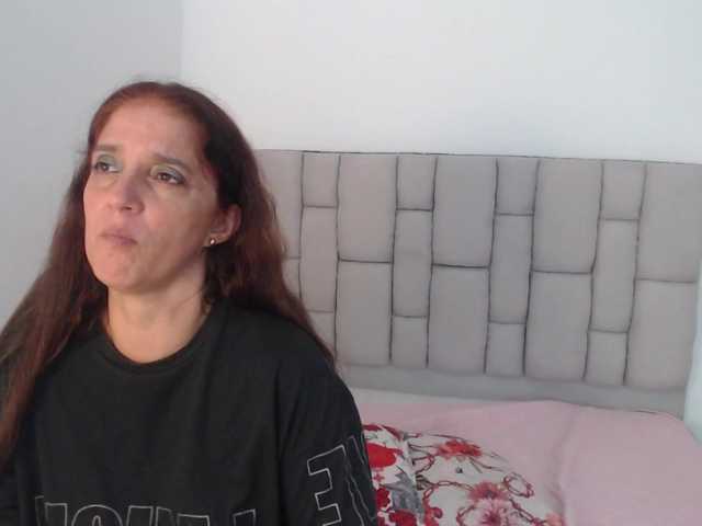 lilyrosee1 live cam on BongaCams