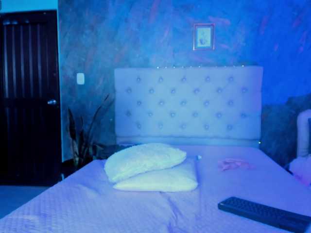 lilyrosee1 live cam on BongaCams