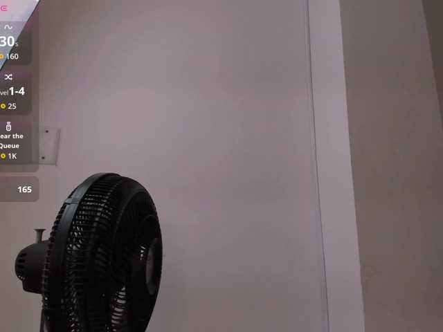 lilyrosee1 live cam on BongaCams