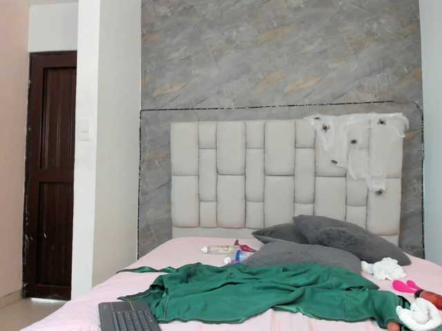 lilyrosee1 live cam on BongaCams