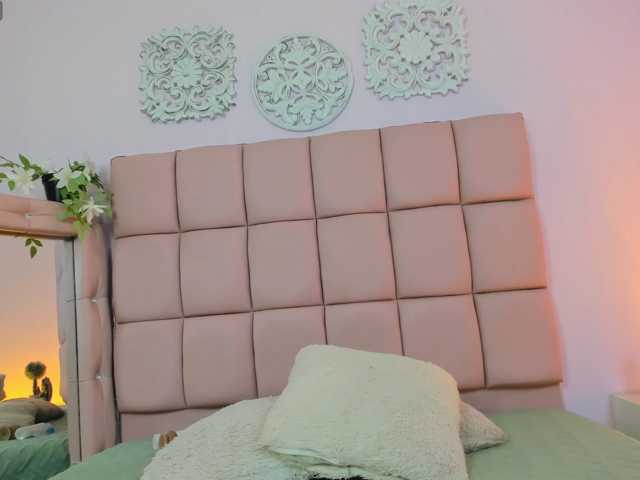 lilyrosee1 live cam on BongaCams