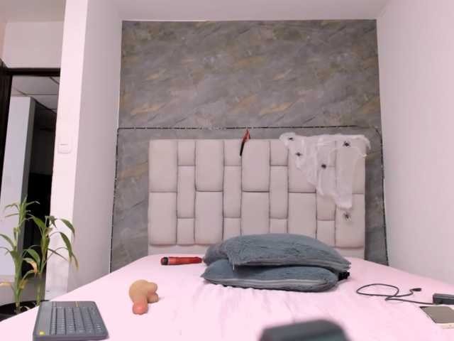 lilyrosee1 live cam on BongaCams