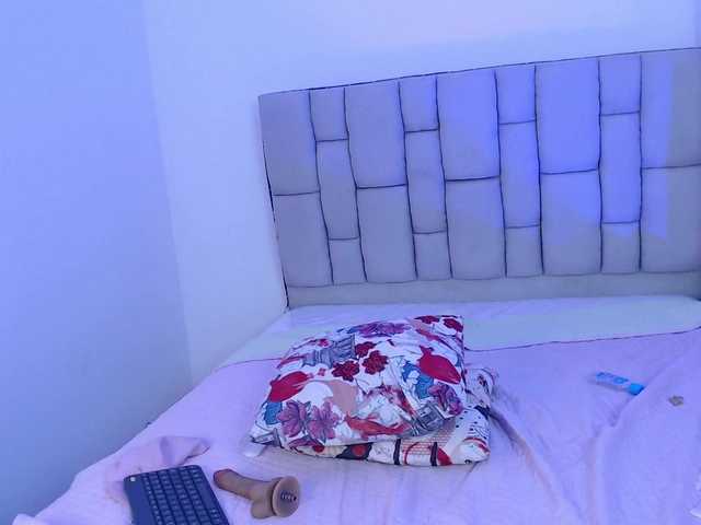 lilyrosee1 live cam on BongaCams