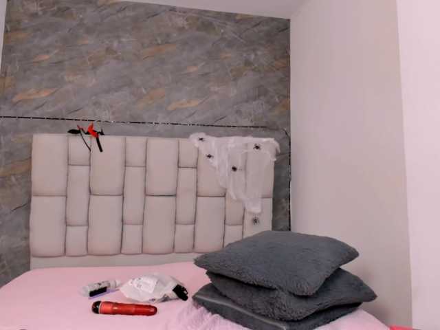 lilyrosee1 live cam on BongaCams