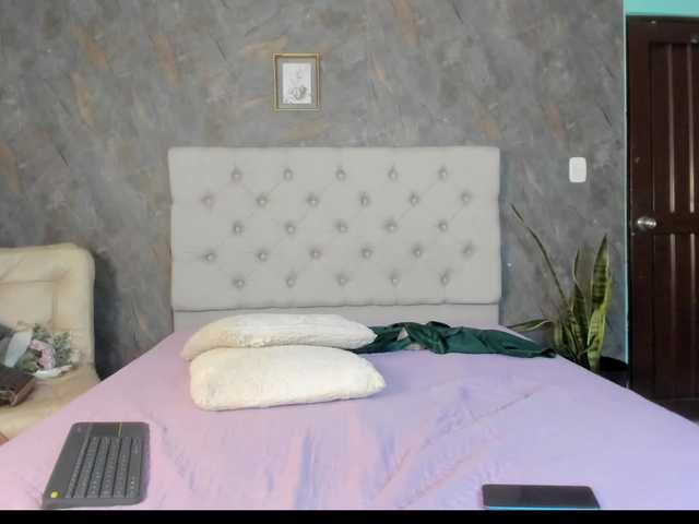 lilyrosee1 live cam on BongaCams