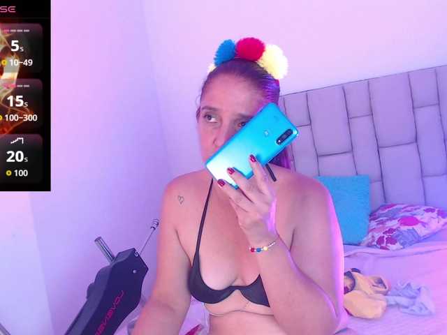 lilyrosee1 live cam on BongaCams