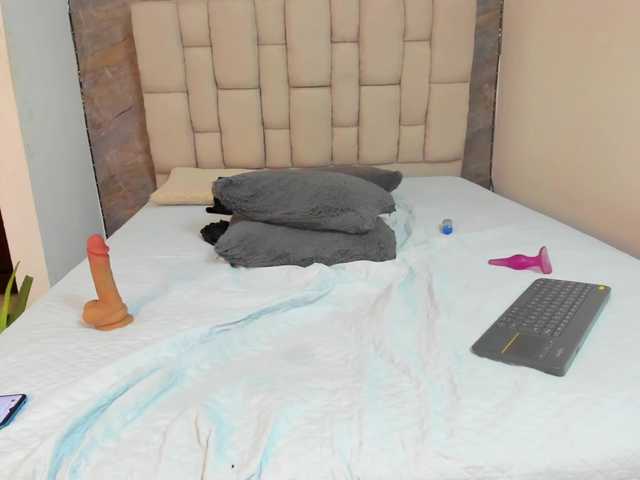 lilyrosee1 live cam on BongaCams