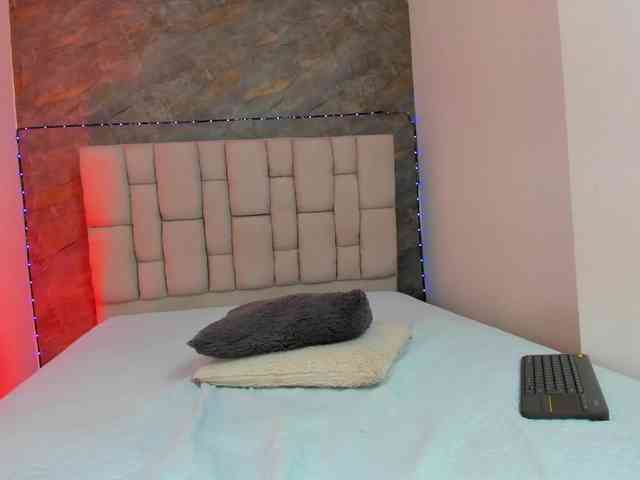 lilyrosee1 webcam