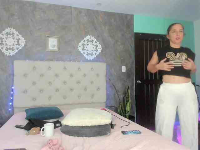 lilyrosee1 webcam