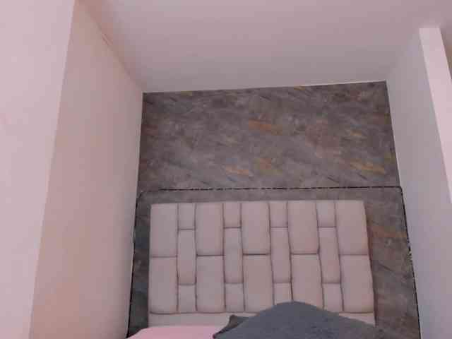 lilyrosee1 webcam