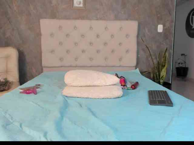 lilyrosee1 webcam