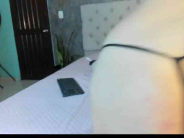 lilyrosee1 webcam