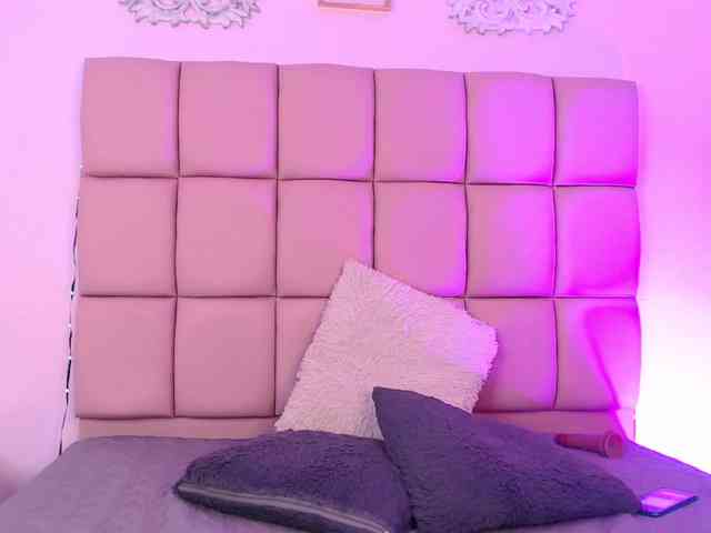 lilyrosee1 webcam