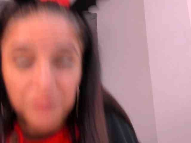 lilyrosee1 webcam