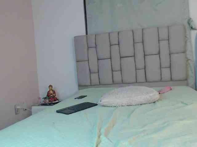 lilyrosee1 webcam