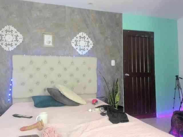 lilyrosee1 webcam