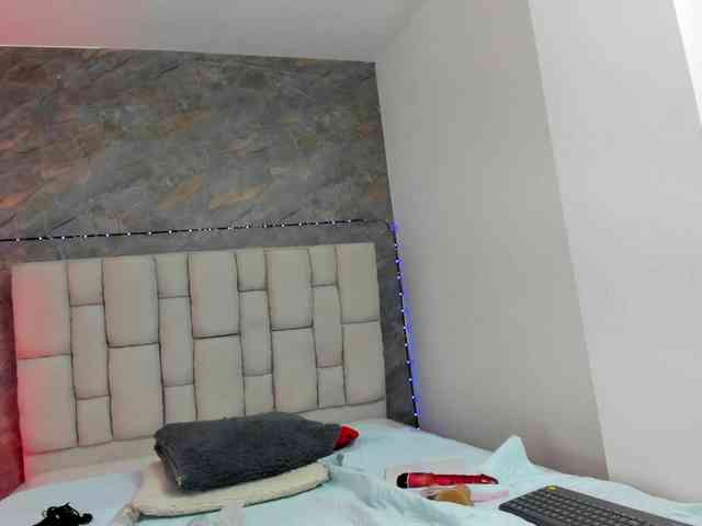 lilyrosee1 webcam