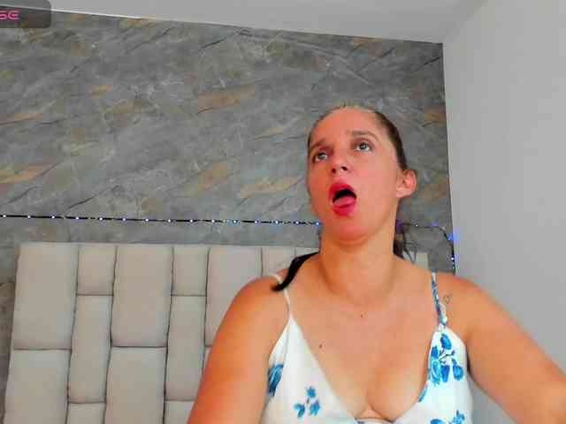 lilyrosee1 webcam