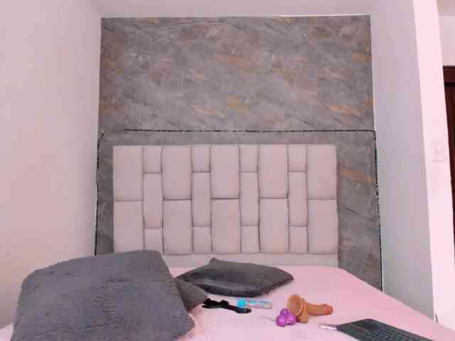 lilyrosee1 webcam