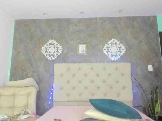 lilyrosee1 webcam