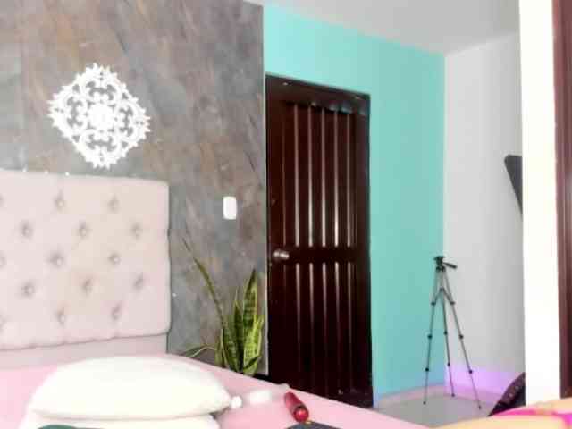 lilyrosee1 webcam