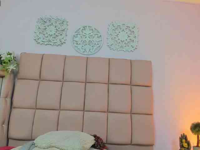 lilyrosee1 webcam