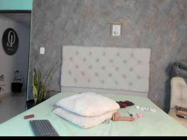 lilyrosee1 webcam