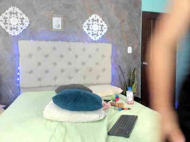 lilyrosee1 webcam