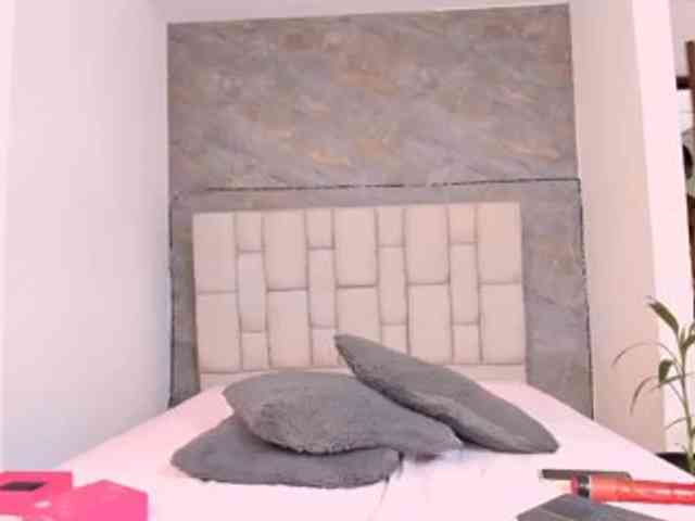 lilyrosee1 webcam