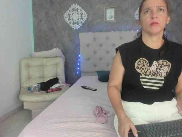 lilyrosee1 webcam