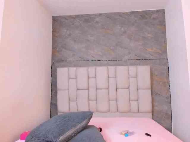 lilyrosee1 webcam