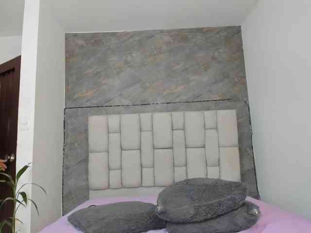 lilyrosee1 webcam