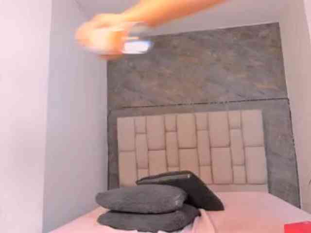 lilyrosee1 webcam