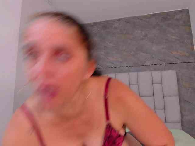 lilyrosee1 webcam