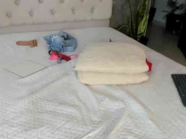 lilyrosee1 webcam