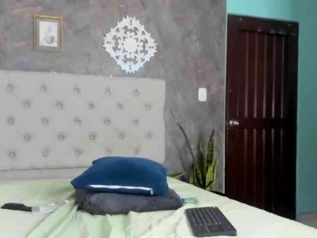 lilyrosee1 webcam