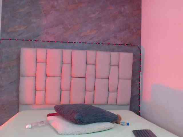 lilyrosee1 webcam