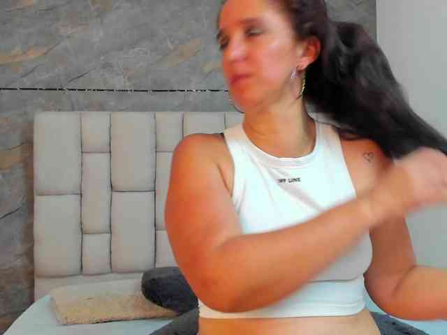 lilyrosee1 webcam