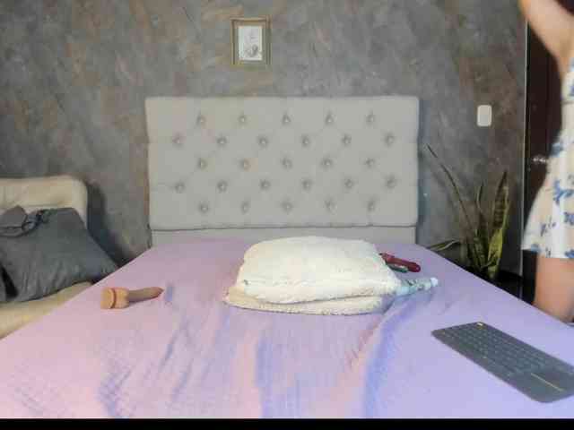 lilyrosee1 webcam