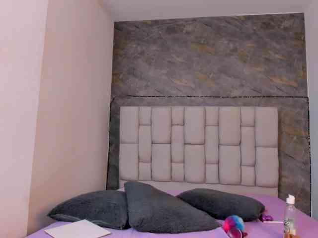 lilyrosee1 webcam