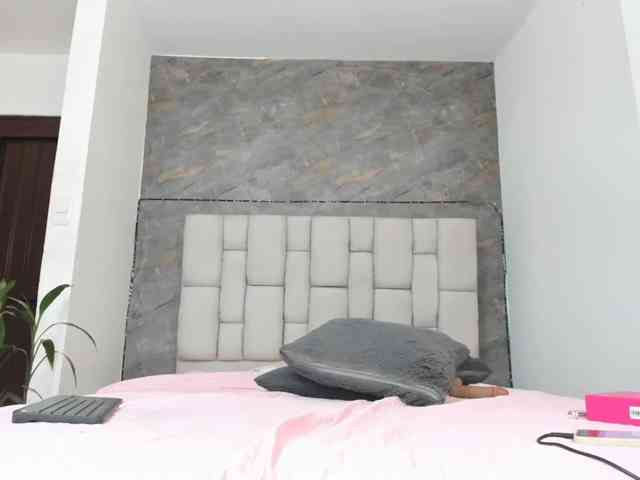 lilyrosee1 webcam