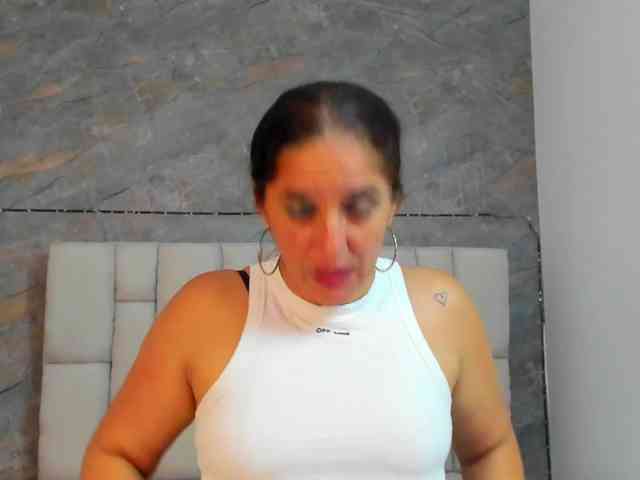 lilyrosee1 webcam