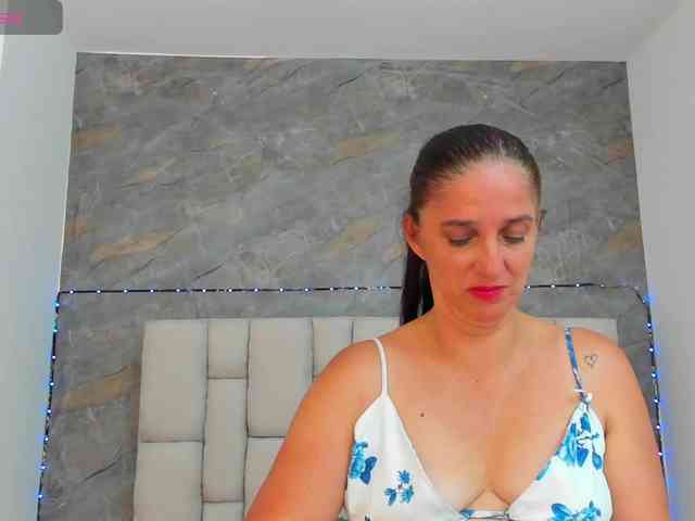 lilyrosee1 webcam