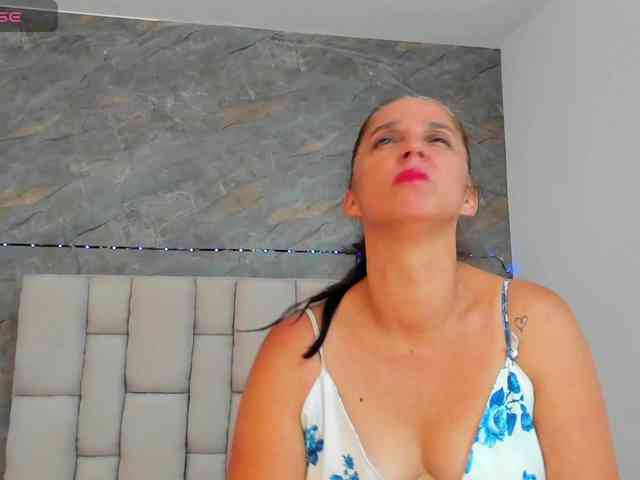 lilyrosee1 webcam