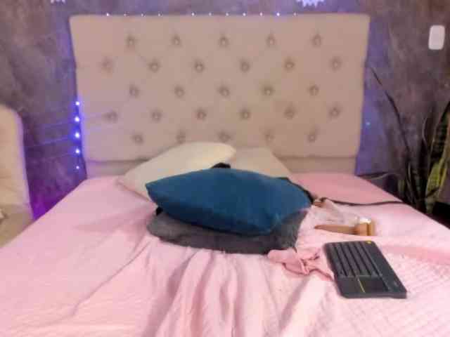 lilyrosee1 webcam