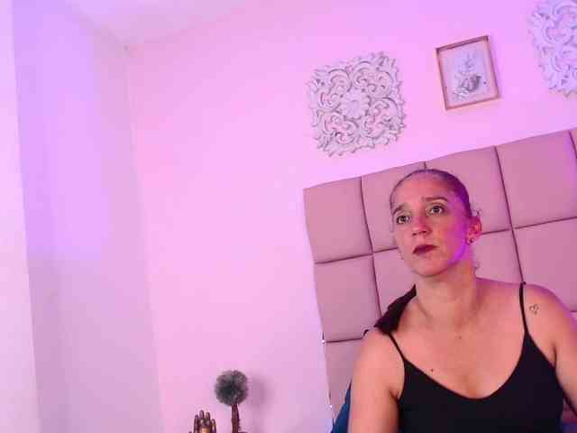lilyrosee1 webcam