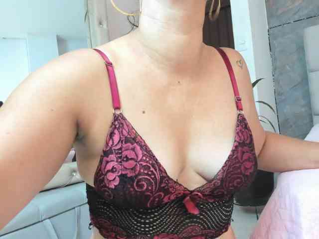 lilyrosee1 webcam